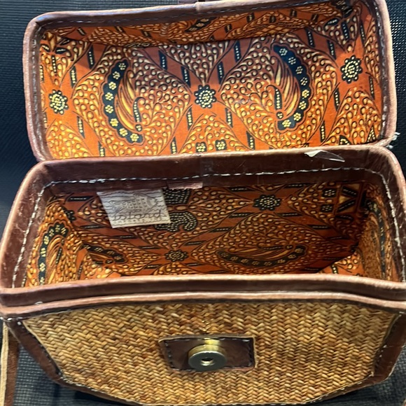 Vintage Island import woven bag with leather trim - Picture 2 of 4